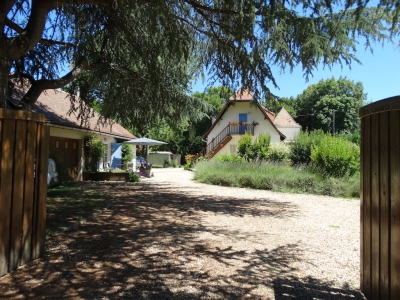 Jolie maison de village avec un logement indépendant et une piscine