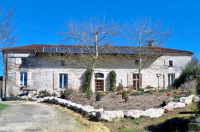 Superbly located domaine with gite, extensive equestrian facilities, swimming pool and 40ha