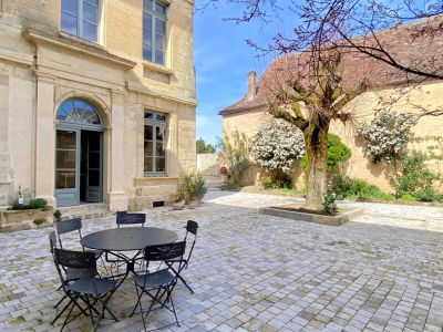 Exceptional 18th century village house with walled courtyard and garden
