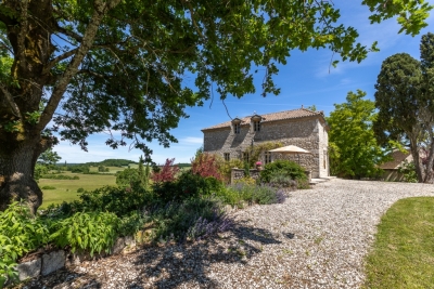 Substantial 13th century fortified manoir with swimming pool and garden