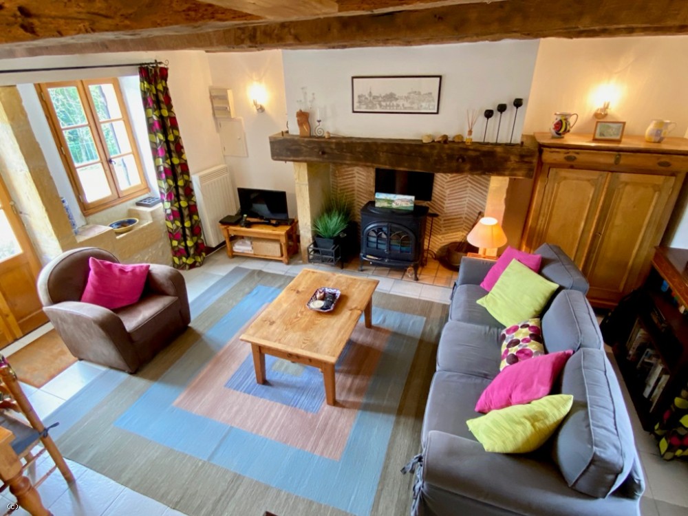 Sympathetically restored 3 bedroom farmhouse with garage, heated swimming pool and large garden