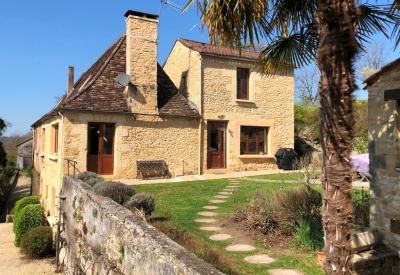 Attractive périgourdine house with maison d'amis, pigeonnier studio, swimming pool and garden