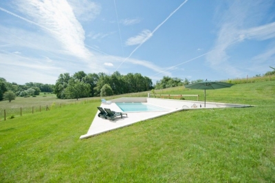 Maison de campagne parfaitement présentée avec piscine et 4,5 ha