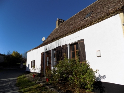 Attractive three bedroom cottage with courtyard