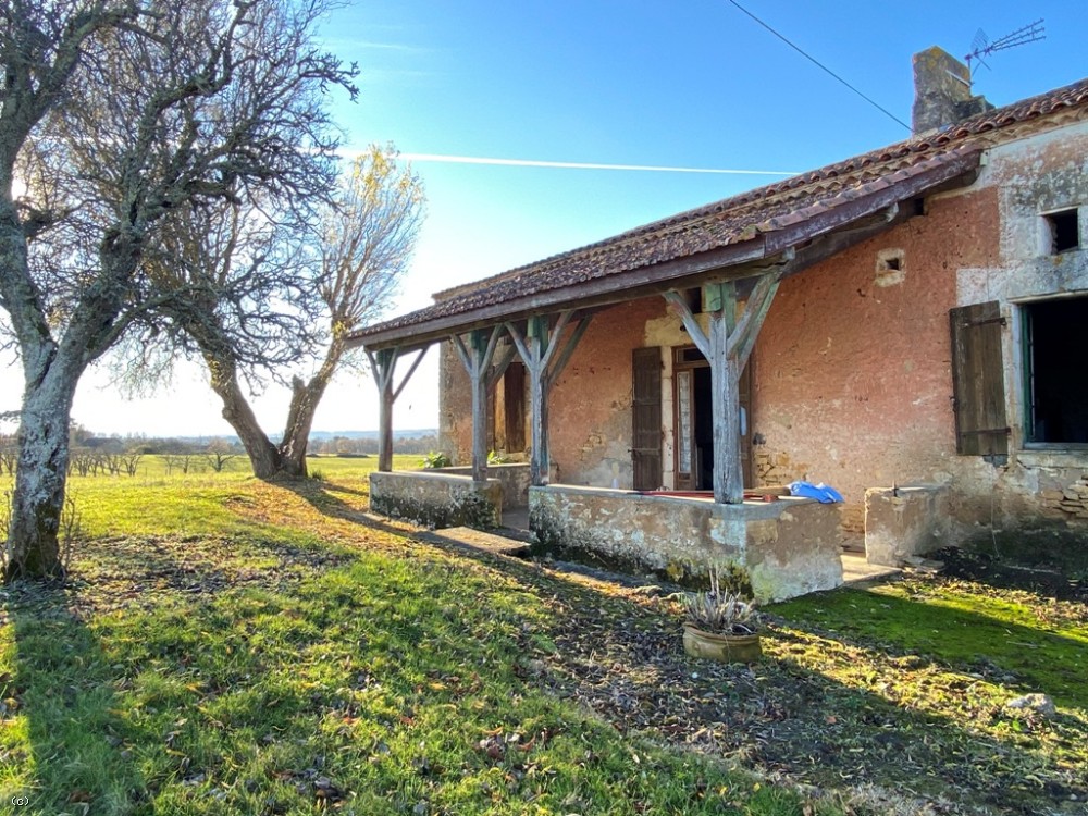 Attractive 19th century farmhouse with substantial outbuildings and 23ha