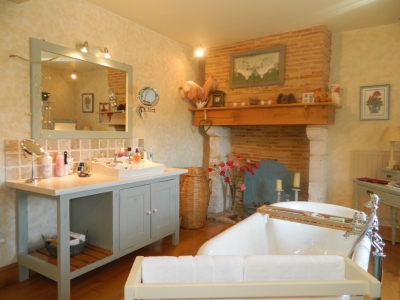 Beautifully restored 19th century village house with garage, heated swimming pool and garden