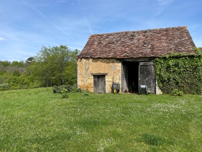 Ancienne grange du XIXème siècle avec une dépendance et 0,8 ha