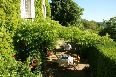 Attractive manoir with guest cottage, swimming pool and 1.9ha